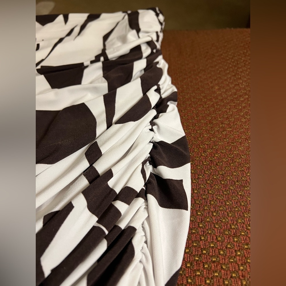 Express Ruched Mini Skirt - Picture 2 of 6
